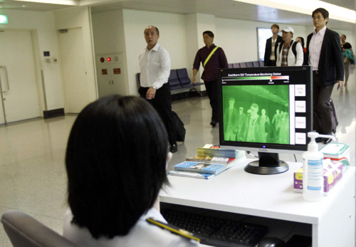 Giám sát chặt chẽ 3 sinh viên đến từ vùng dịch Ebola 